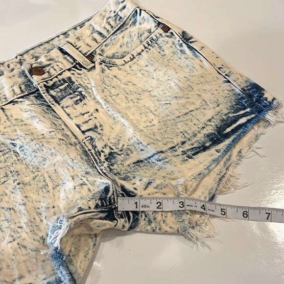 Levi’s 501 Acid Wash Mid Rise Shorts Size 25 - Picture 7 of 16